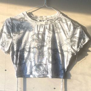 Basic dragon crop T.